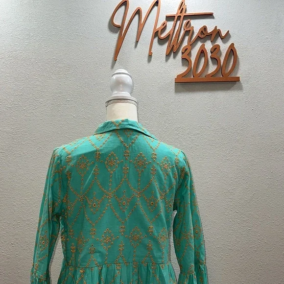 NWT gorgeous, eyelet, midi dress, eyelet lace v-collar three-quarter sleeve - Picture 5 of 7